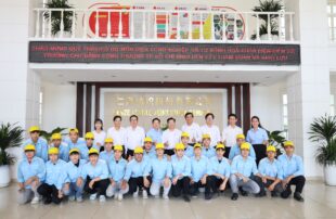 KHOA ĐIỆN – ĐIỆN TỬ THAM QUAN VÀ LÀM VIỆC TẠI CÔNG TY CỔ PHẦN DỆT RENZE